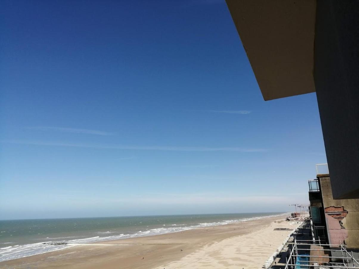 Lovely N° 9 Op Ieder Moment Een Prachtig Zeezicht & Zwembad Middelkerke Exterior photo
